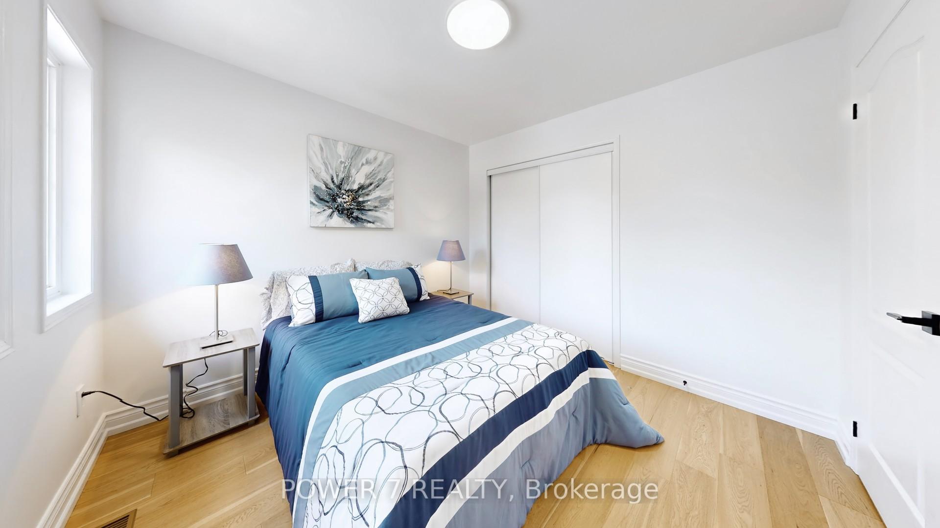 3 Bedrooms Condo at 2665 Thomas, Mississauga For sale