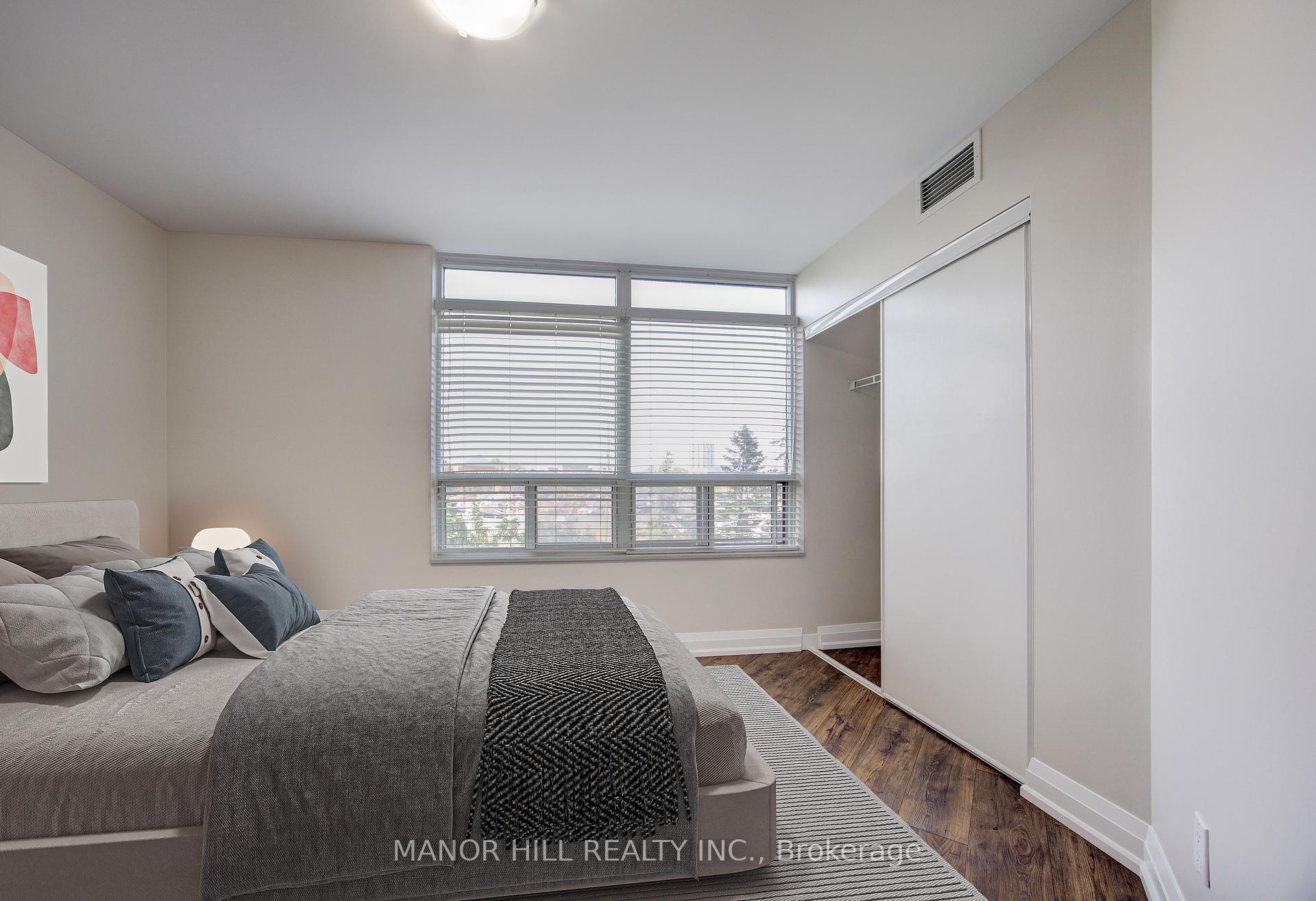 2 Bedrooms Condo at 35 Kingsbridge Garden,  Mississauga For sale