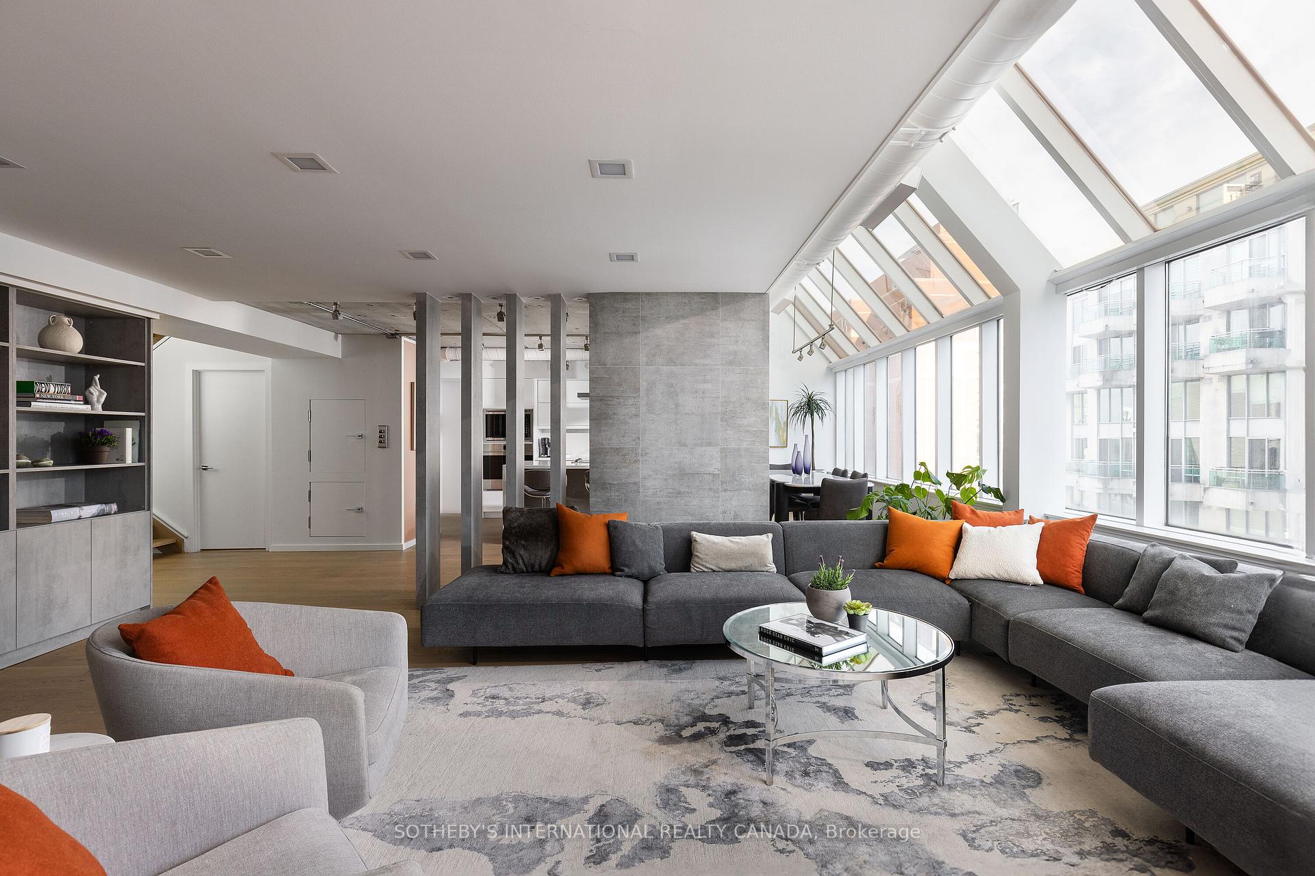 4 Bedrooms Condo at 82 Lombard, Toronto For sale