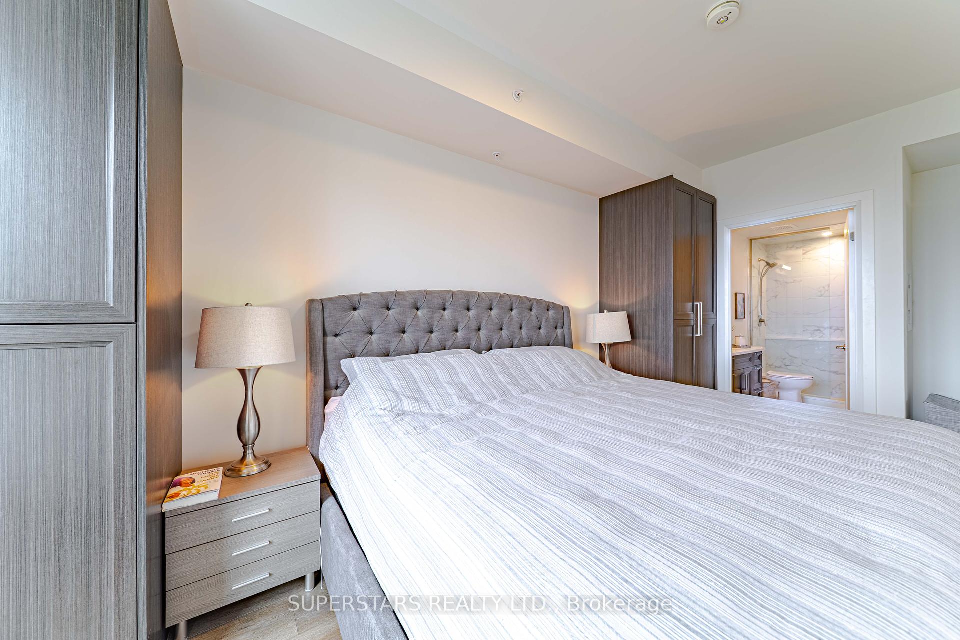 2 Bedrooms Condo at 500 Brock, Burlington For sale