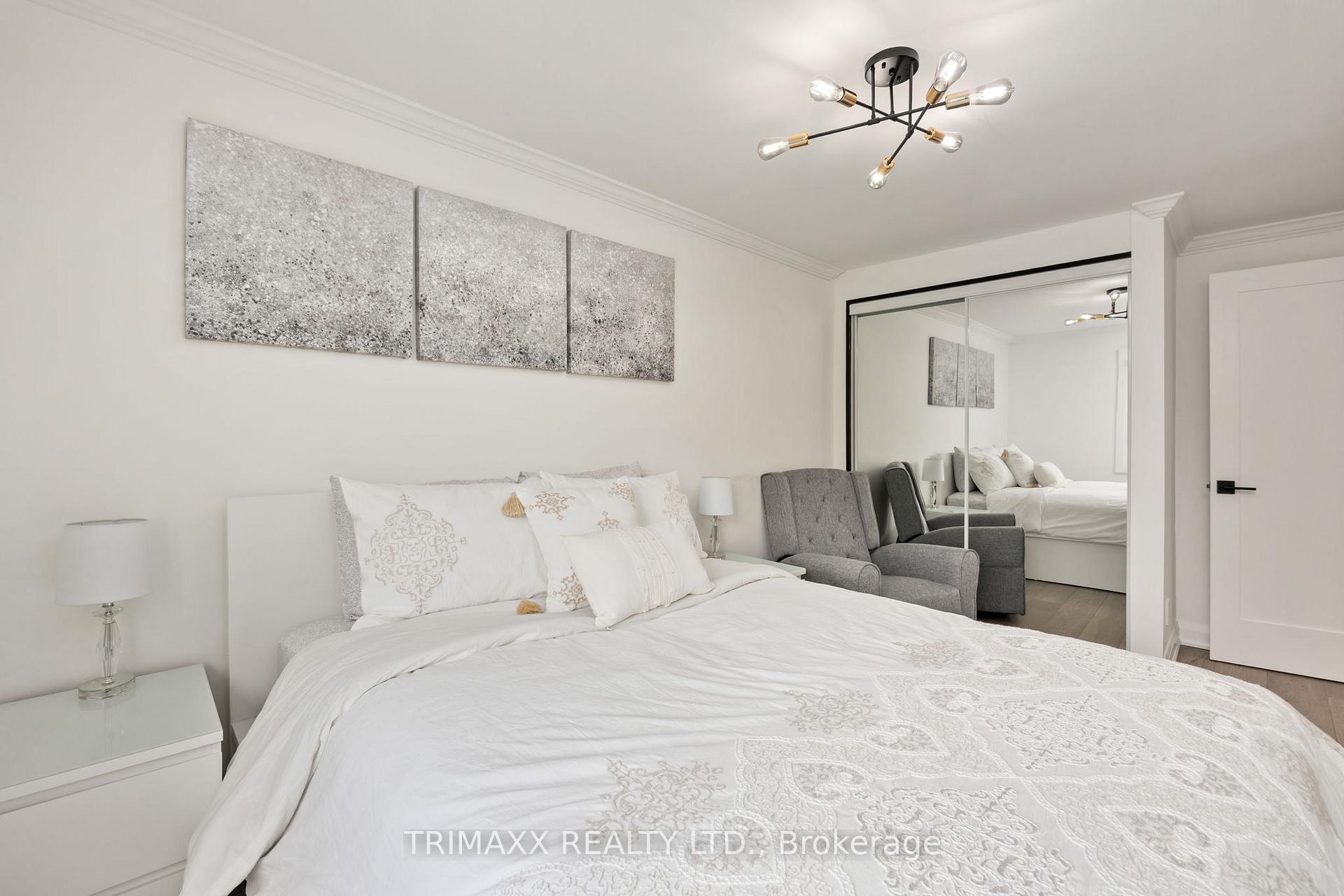 4 Bedrooms Condo at 4165 Fieldgate, Mississauga For sale