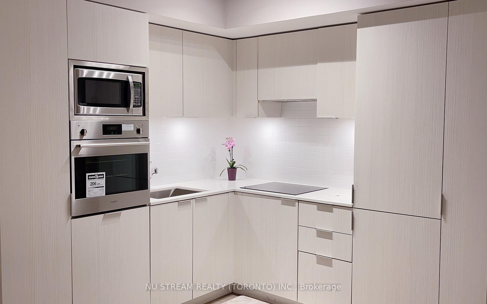 2 Bedrooms Condo at 11 Wellesley, Toronto For sale