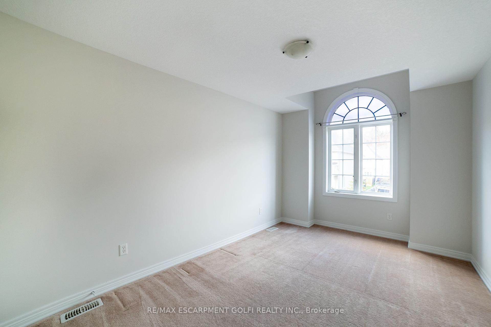 3 Bedrooms Condo at 7 FOREST VALLEY,  Hamilton For sale