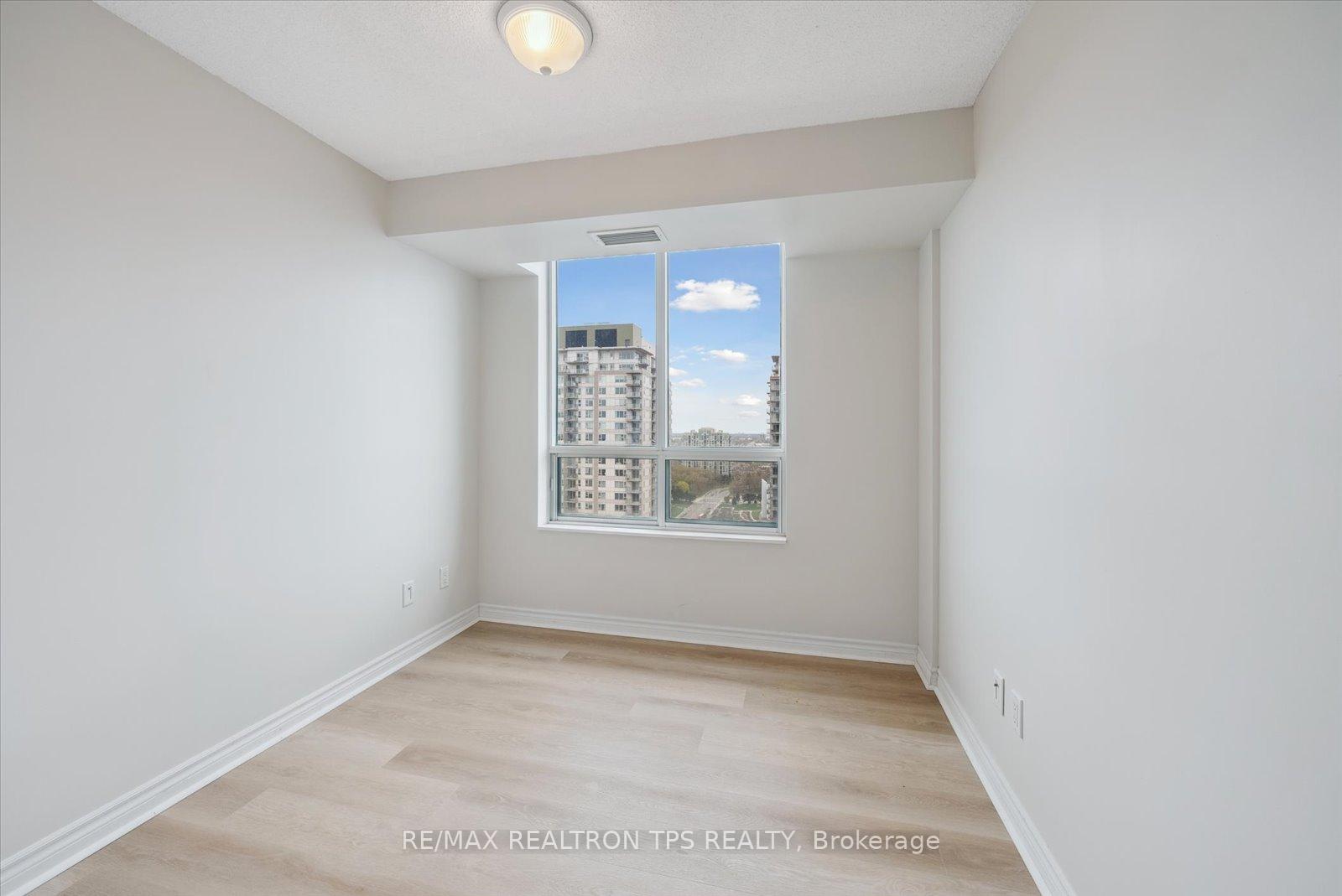 3 Bedrooms Condo at 61 Town Centre, Toronto For sale