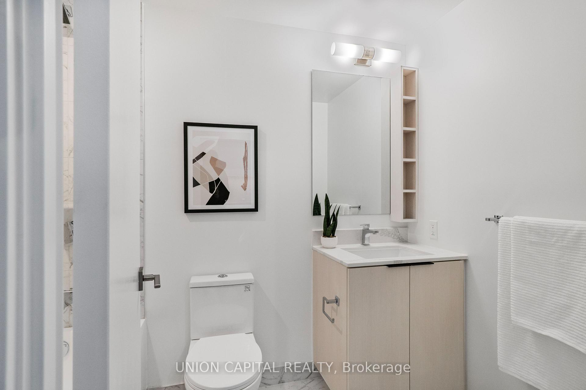 1 Bedroom Condo at 82 Dalhousie,  Toronto For sale
