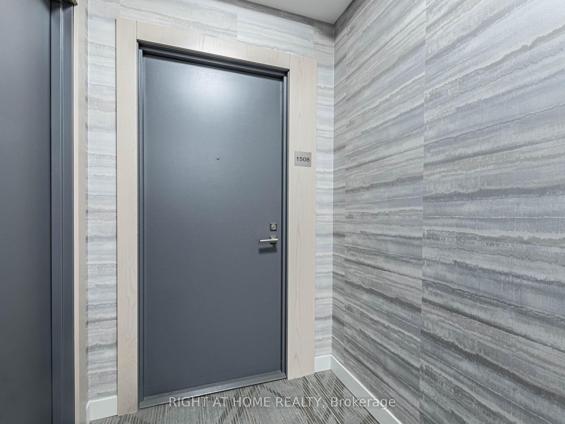 3 Bedrooms Condo at 4655 Glen Erin, Mississauga For sale