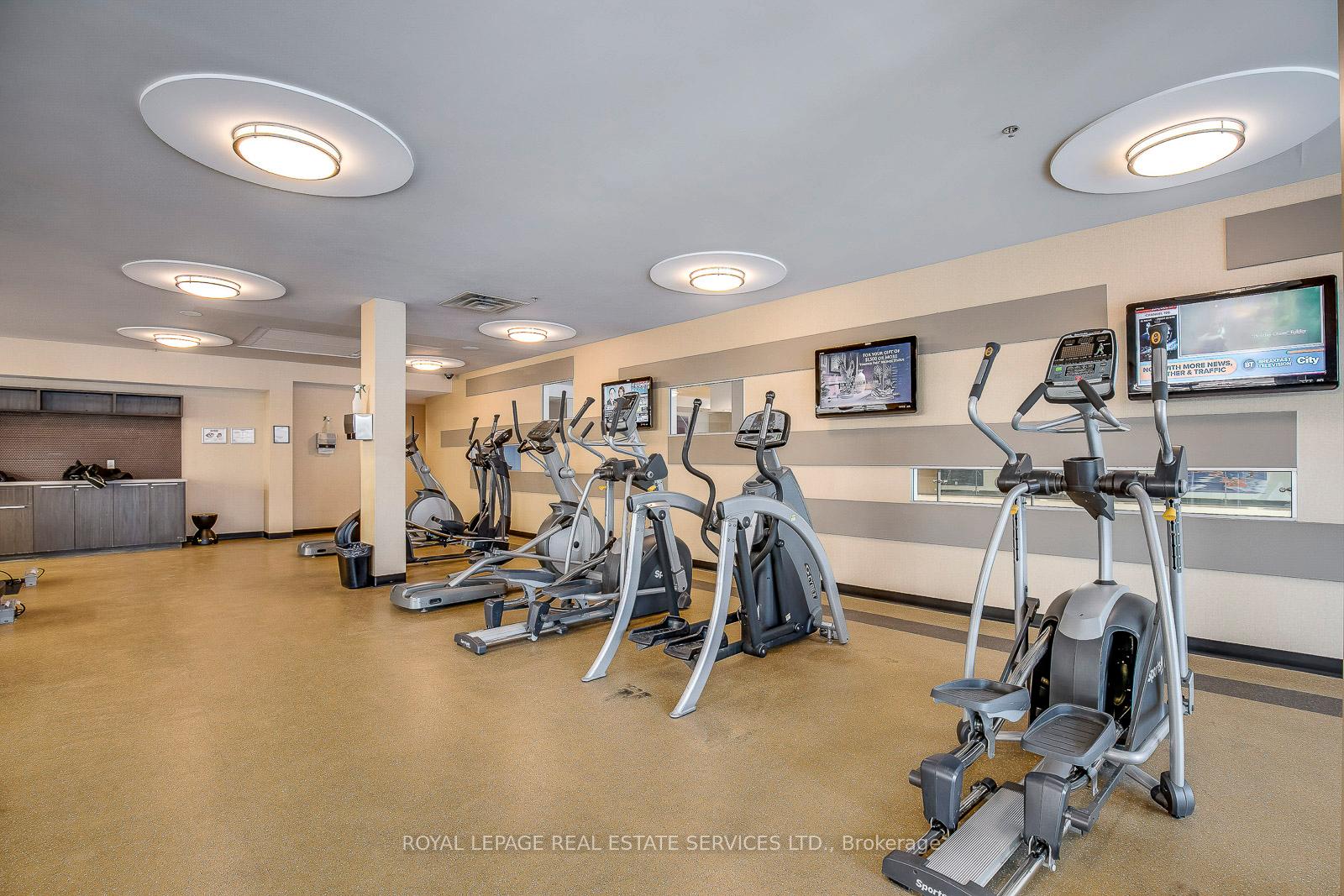 2 Bedrooms Condo at 80 Absolute, Mississauga For sale