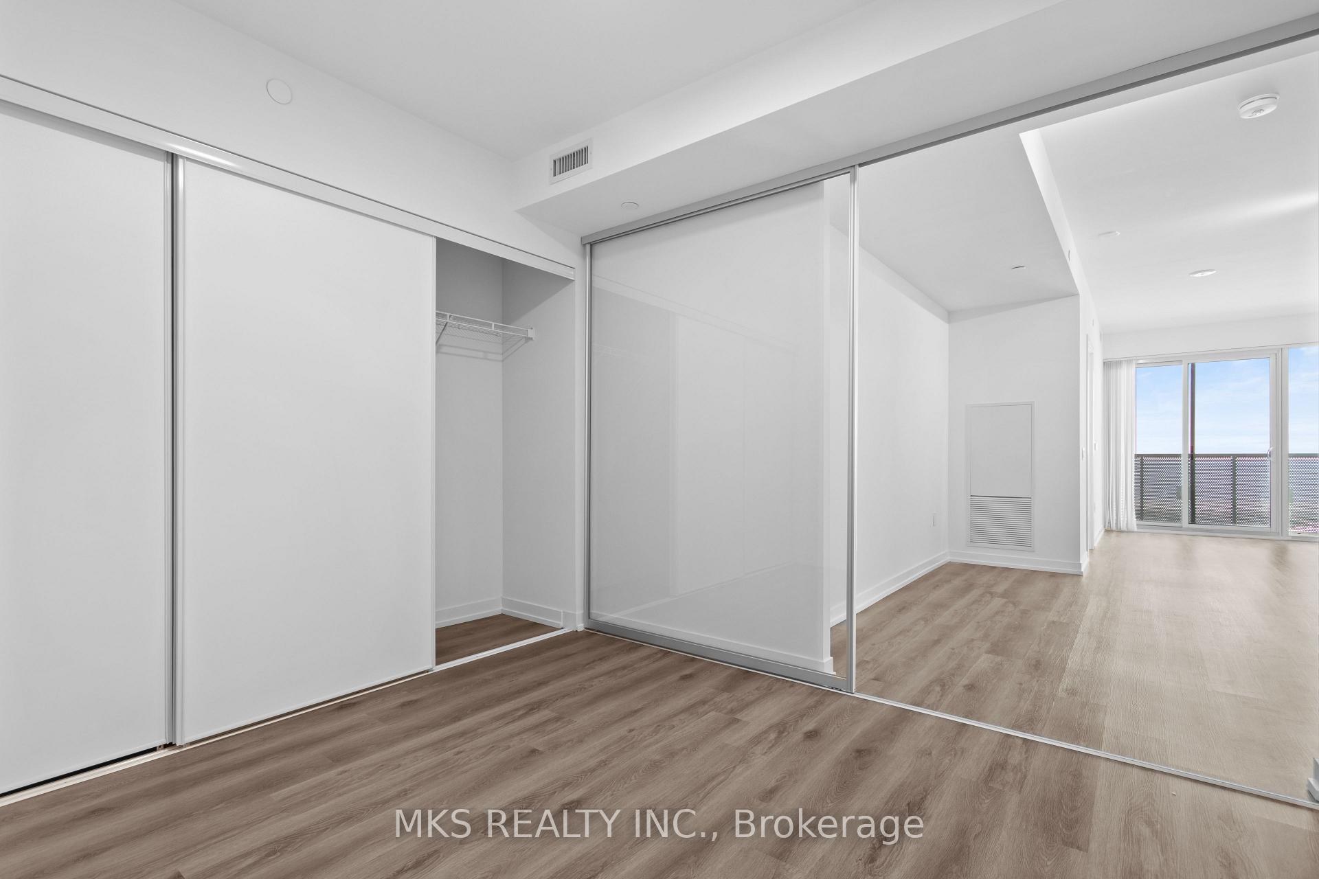 3 Bedrooms Condo at 138 Downes,  Toronto For sale