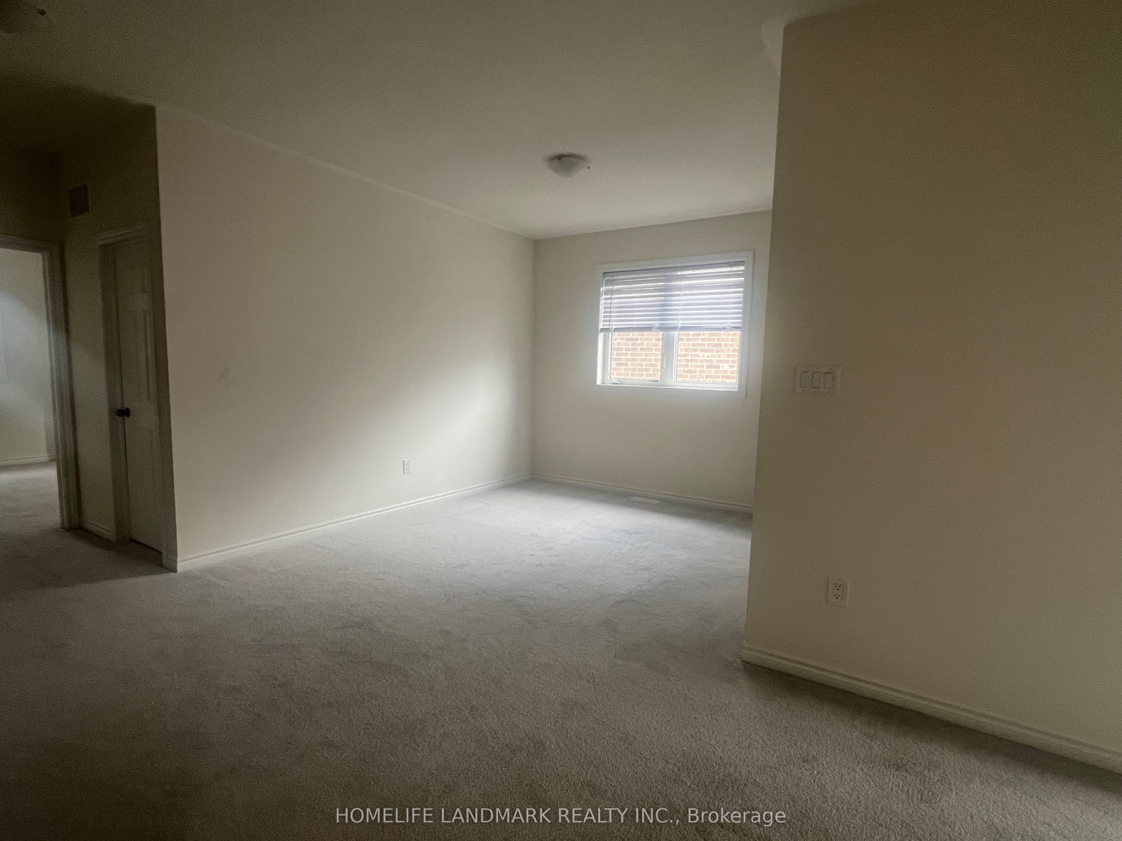 16 Kenneth Ross Crescent
