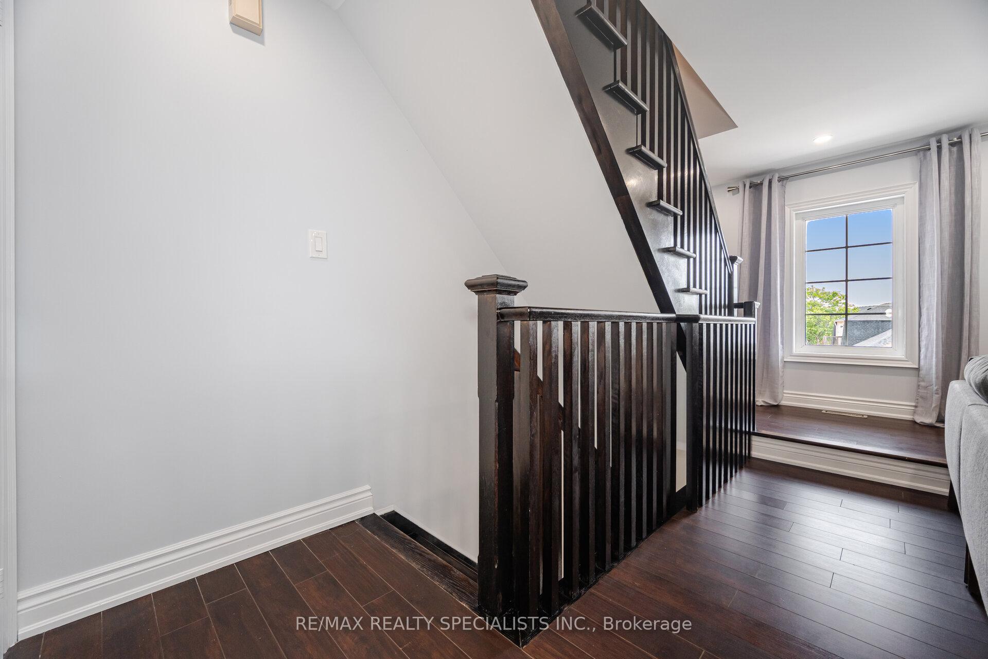 2 Bedrooms Condo at 2341 Parkhaven, Oakville For sale
