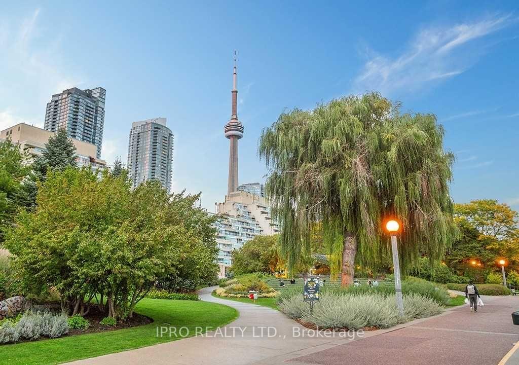 3 Bedrooms Condo at 500 Queens, Toronto For sale