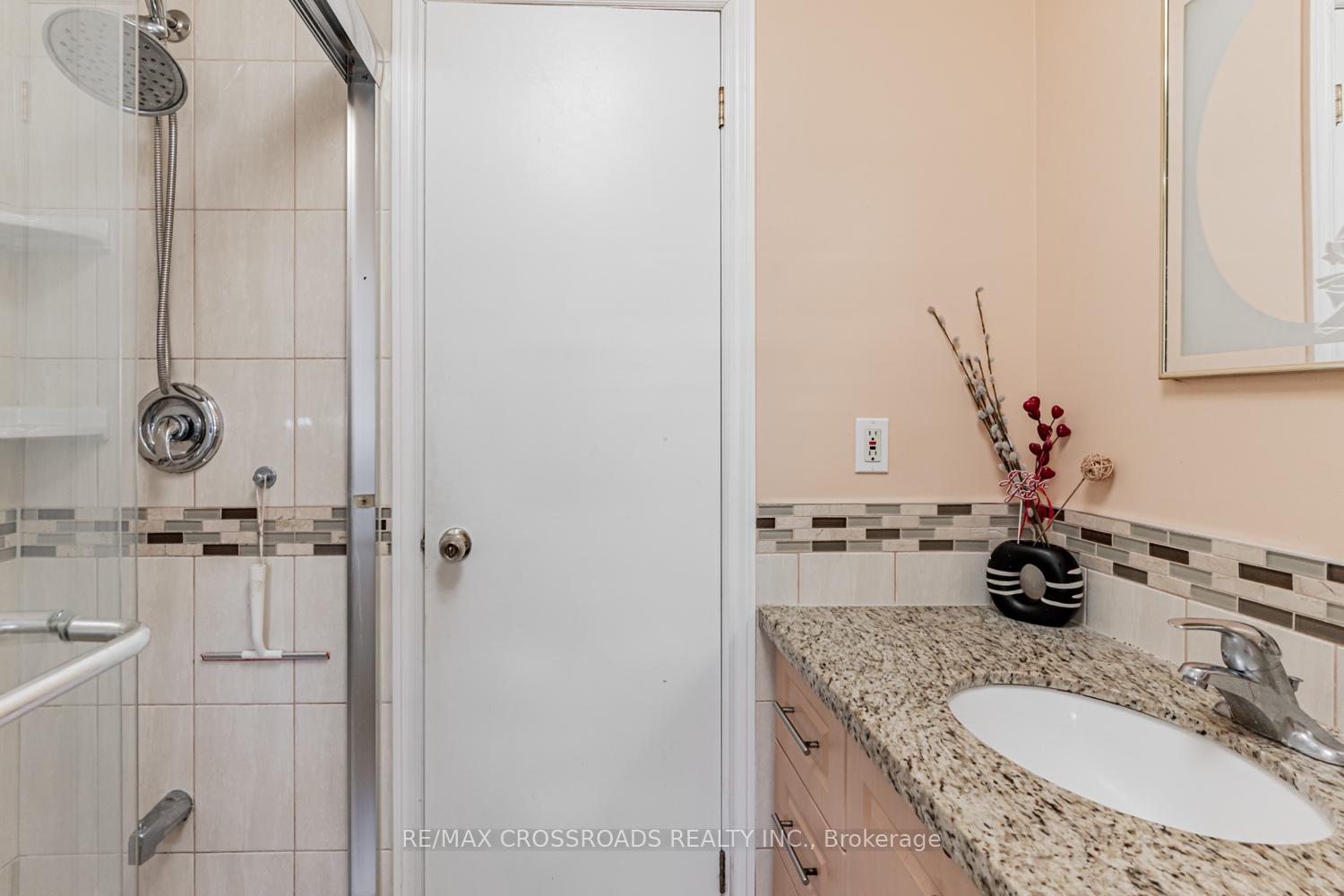 4 Bedrooms Condo at 43 Courville Coachway, Toronto For sale