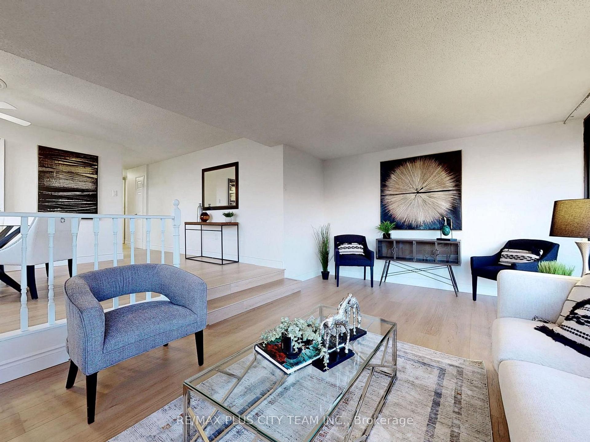 3 Bedrooms Condo at 6500 Montevideo,  Mississauga For sale