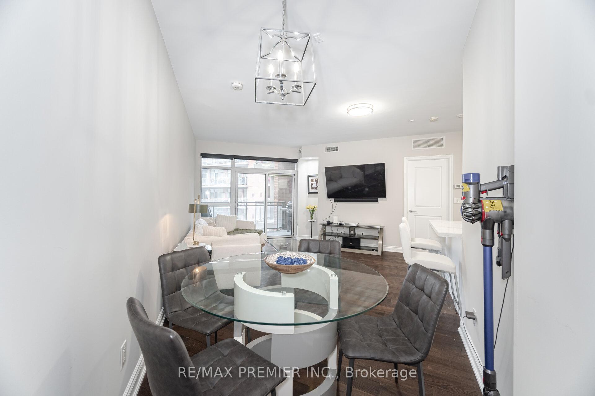 1 Bedroom Condo at 281 Woodbridge,  Vaughan For sale