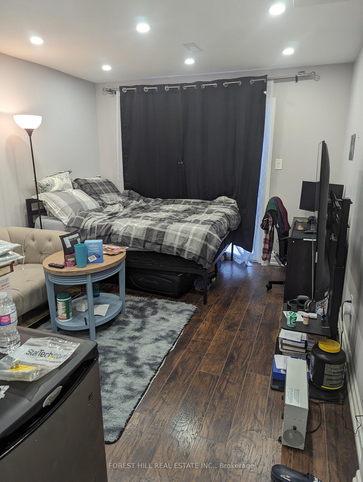 5 Bedrooms Condo at 2395 Bromsgrove,  Mississauga For sale