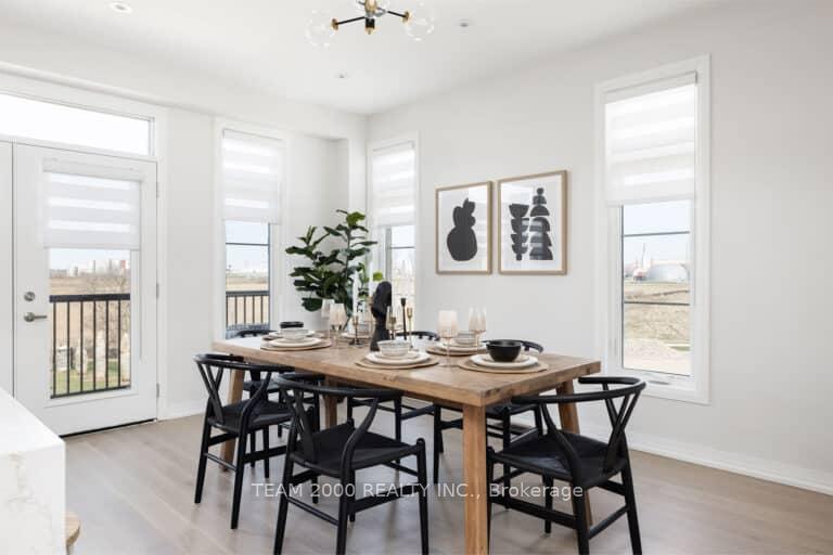 3 Bedrooms Condo at 10 Freedom, Hamilton For sale