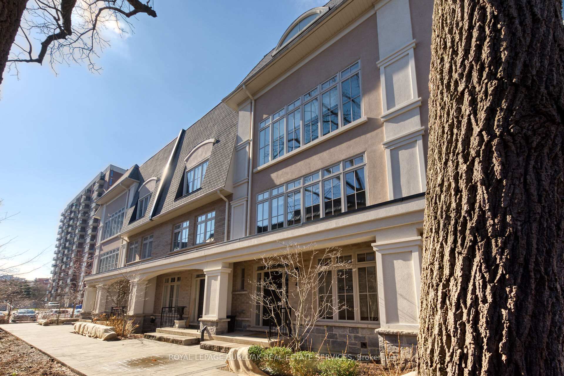 3 Bedrooms Condo at 509 Elizabeth,  Burlington For sale