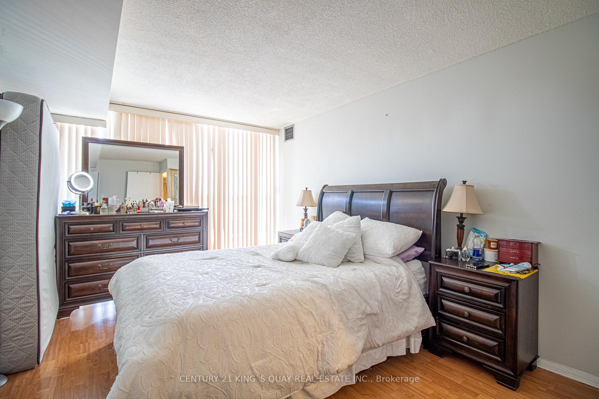 2 Bedrooms Condo at 4185 Shipp, Mississauga For sale