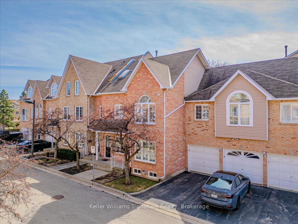 3 Bedrooms Condo at 2055 Walkers,  Burlington For sale