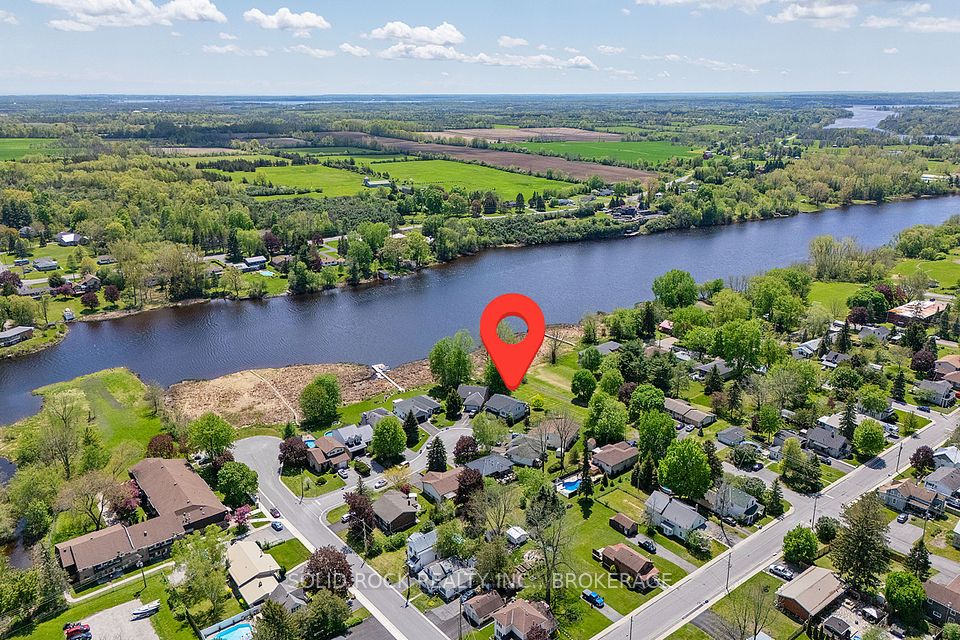 150 Shoreline Crescent, Greater Napanee, ON K7R 3W2