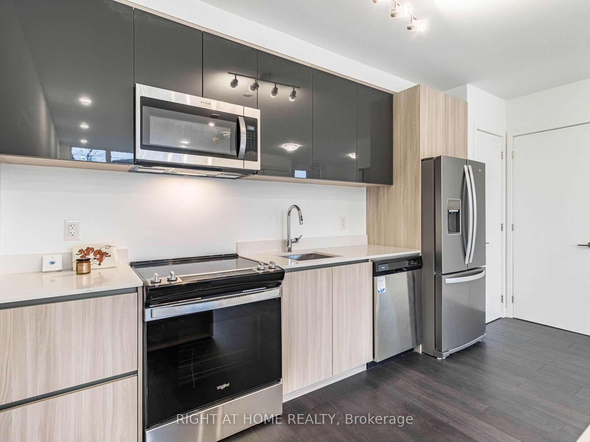 2 Bedrooms Condo at 5 maryport, Toronto For sale