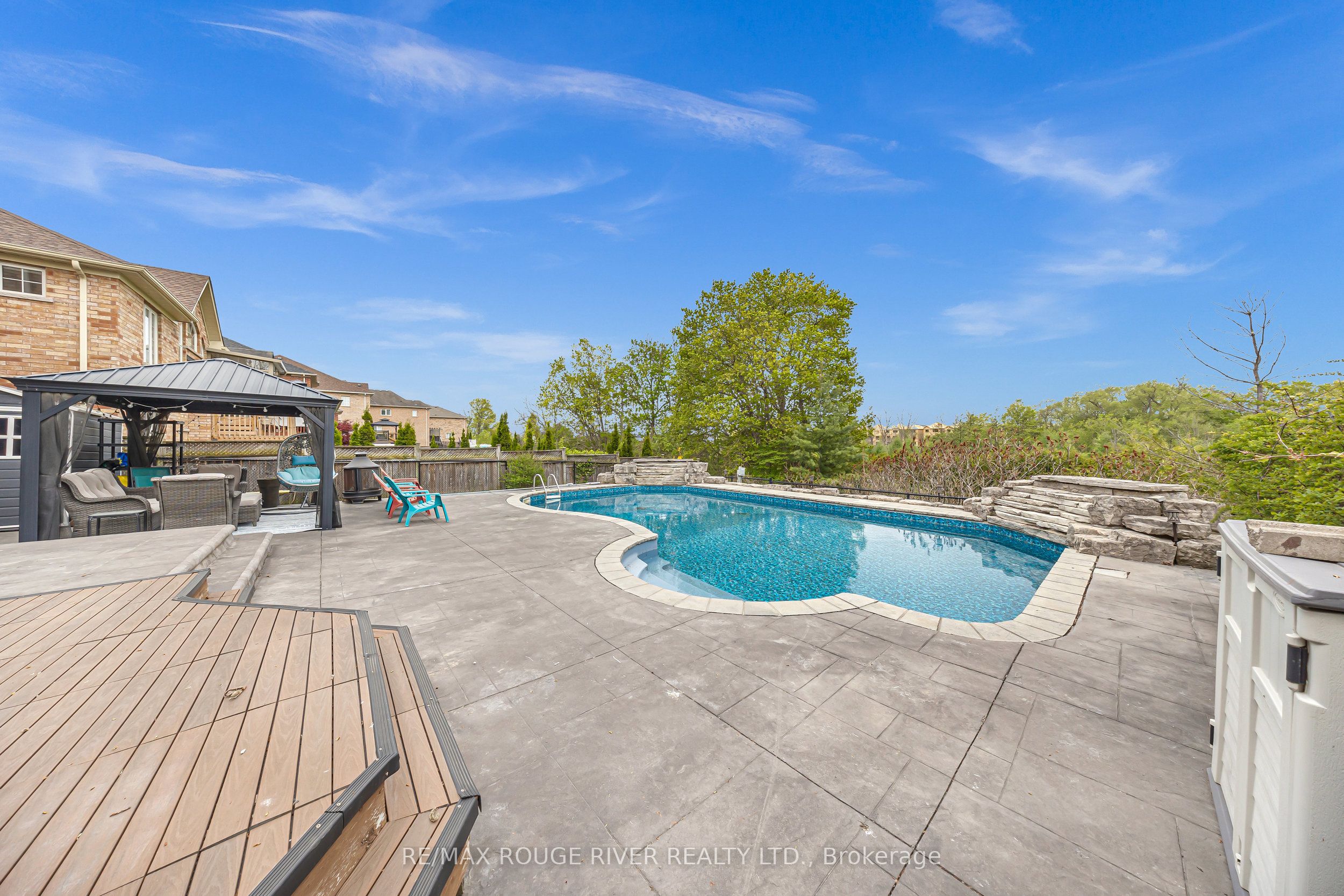 8 St Philip Court, Whitby, ON L1P 0A5