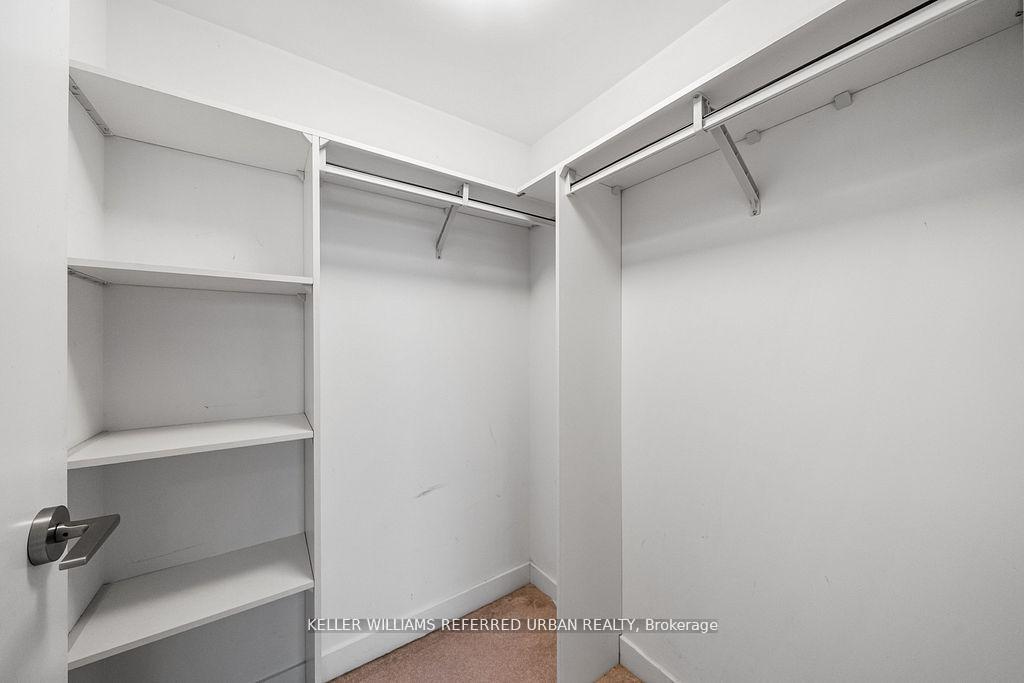 2 Bedrooms Condo at 8 Trent, Toronto For sale