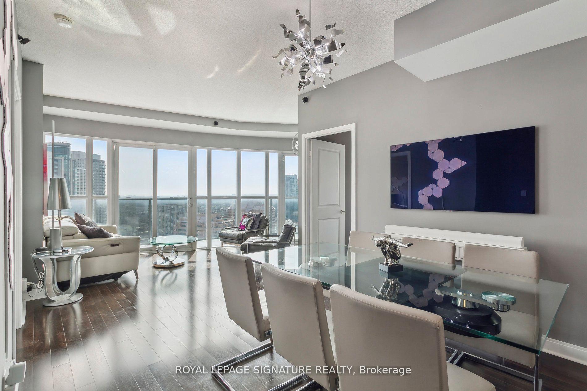 3 Bedrooms Condo at 60 Absolute, Mississauga For sale