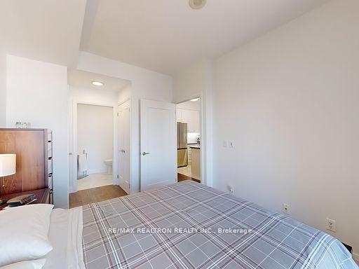 2 Bedrooms Condo at 225 Webb, Mississauga For sale