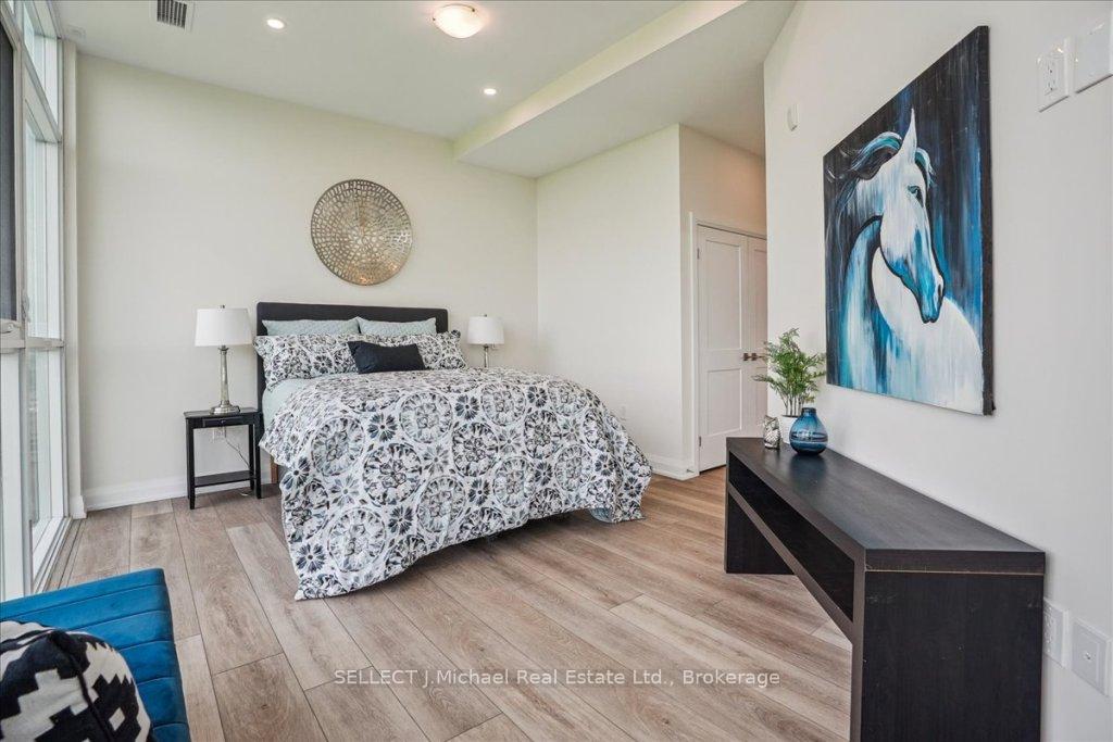 2 Bedrooms Condo at 2750 KING,  Hamilton For sale
