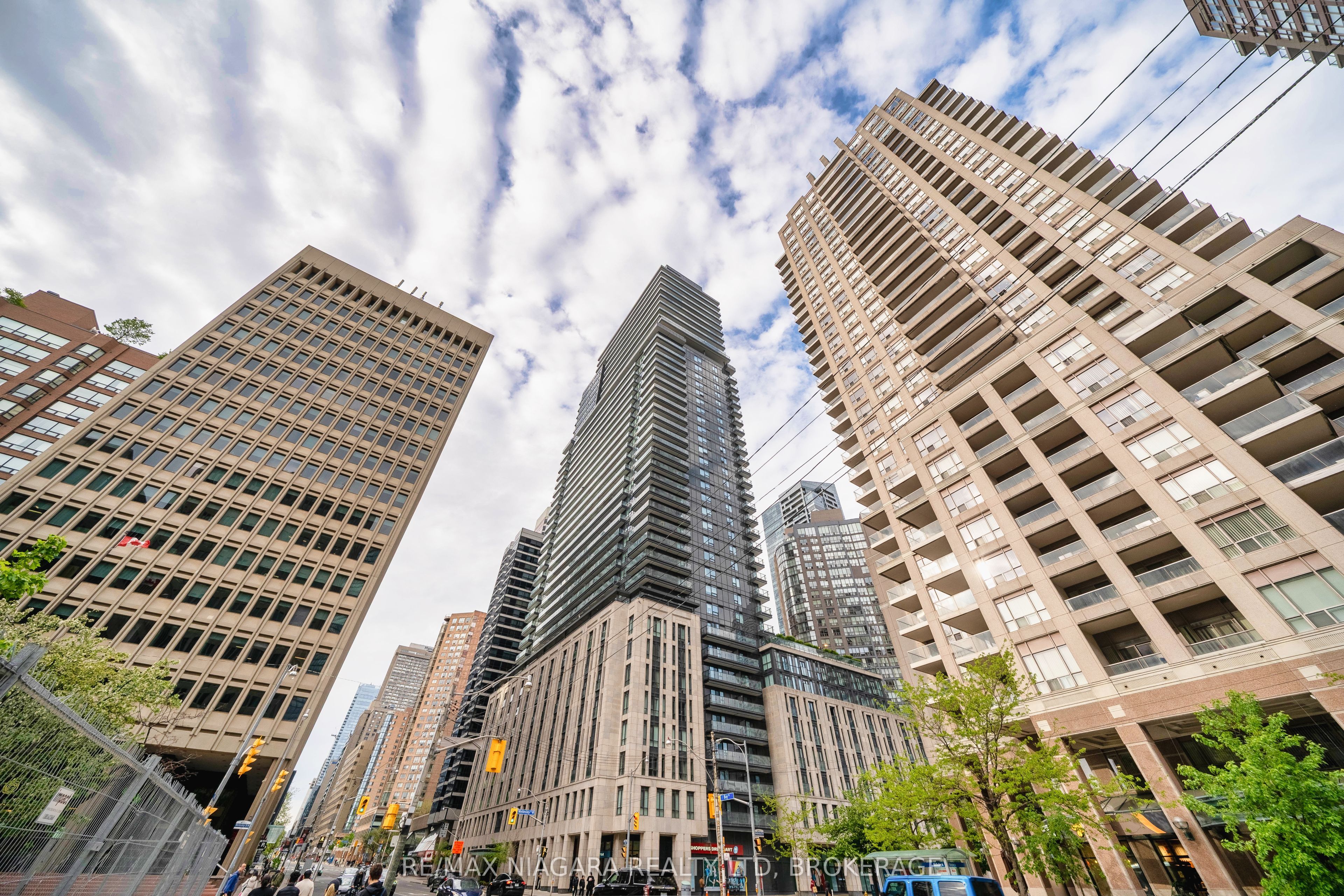 #2109 - 955 Bay Street, Toronto, ON M5S 0C6