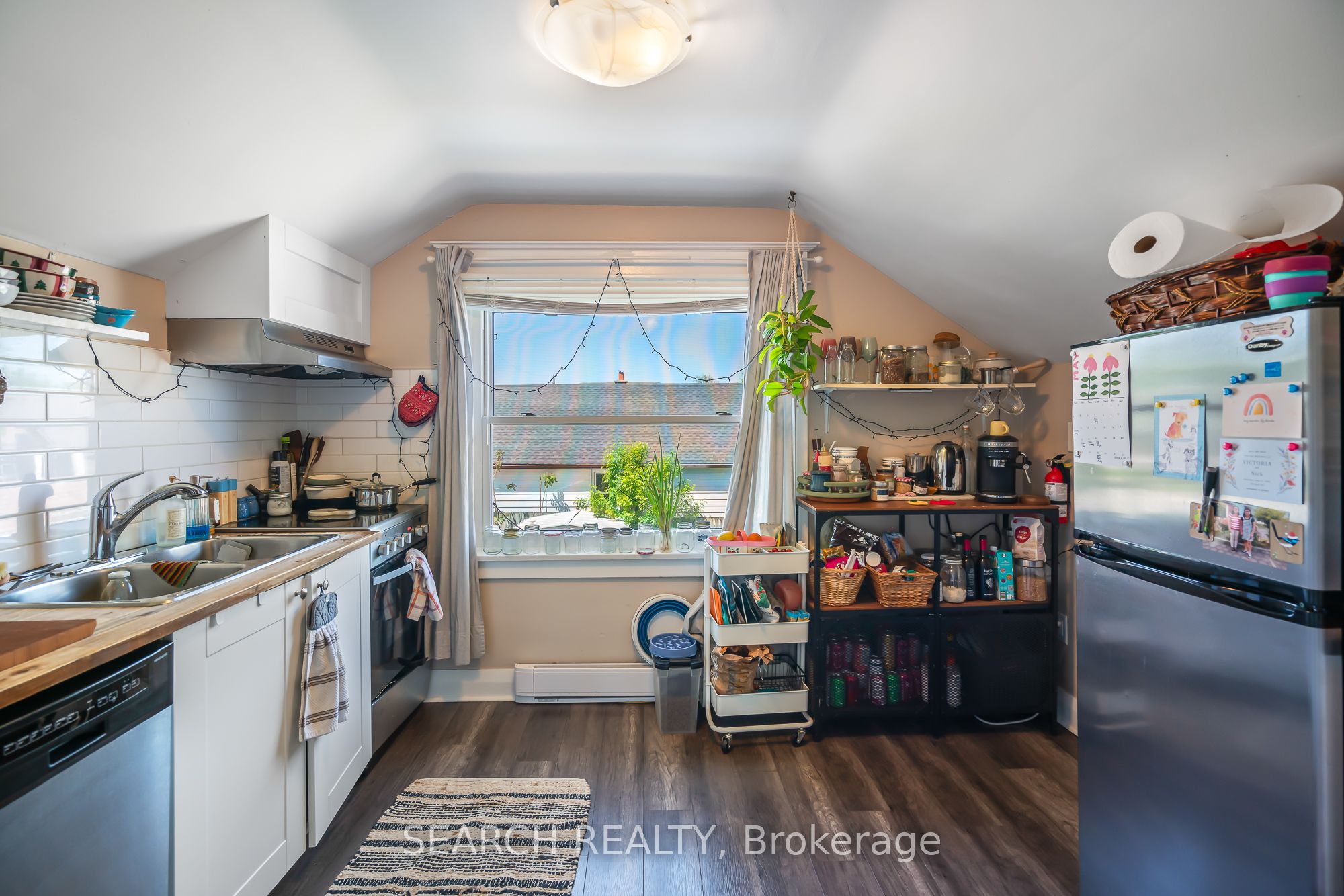 15 Delaware Street, St. Catharines, ON L2M 5L9