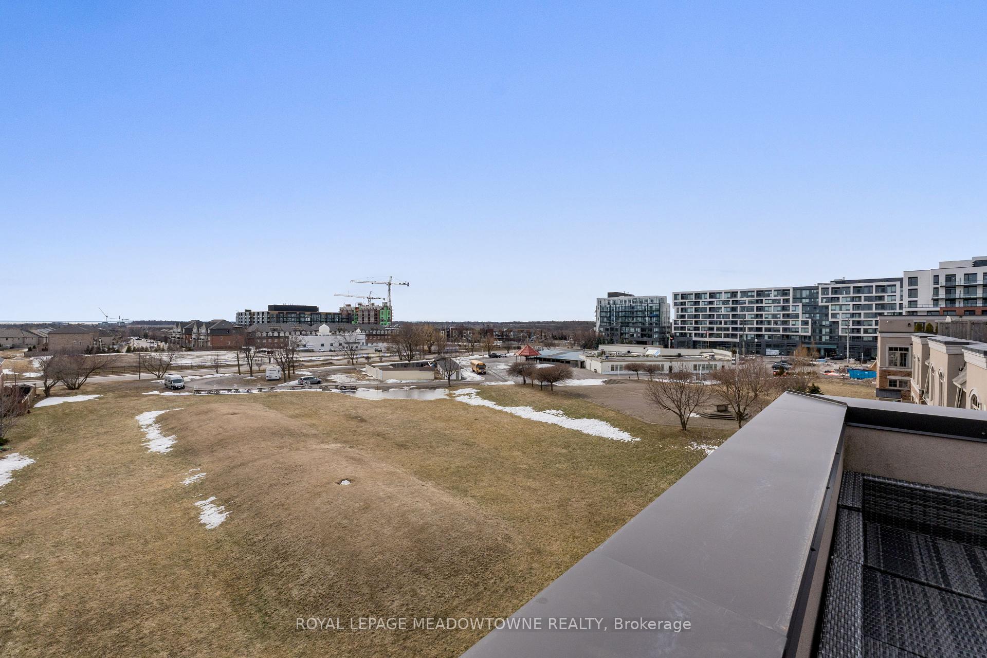 3 Bedrooms Condo at 2441 Greenwich, Oakville For sale
