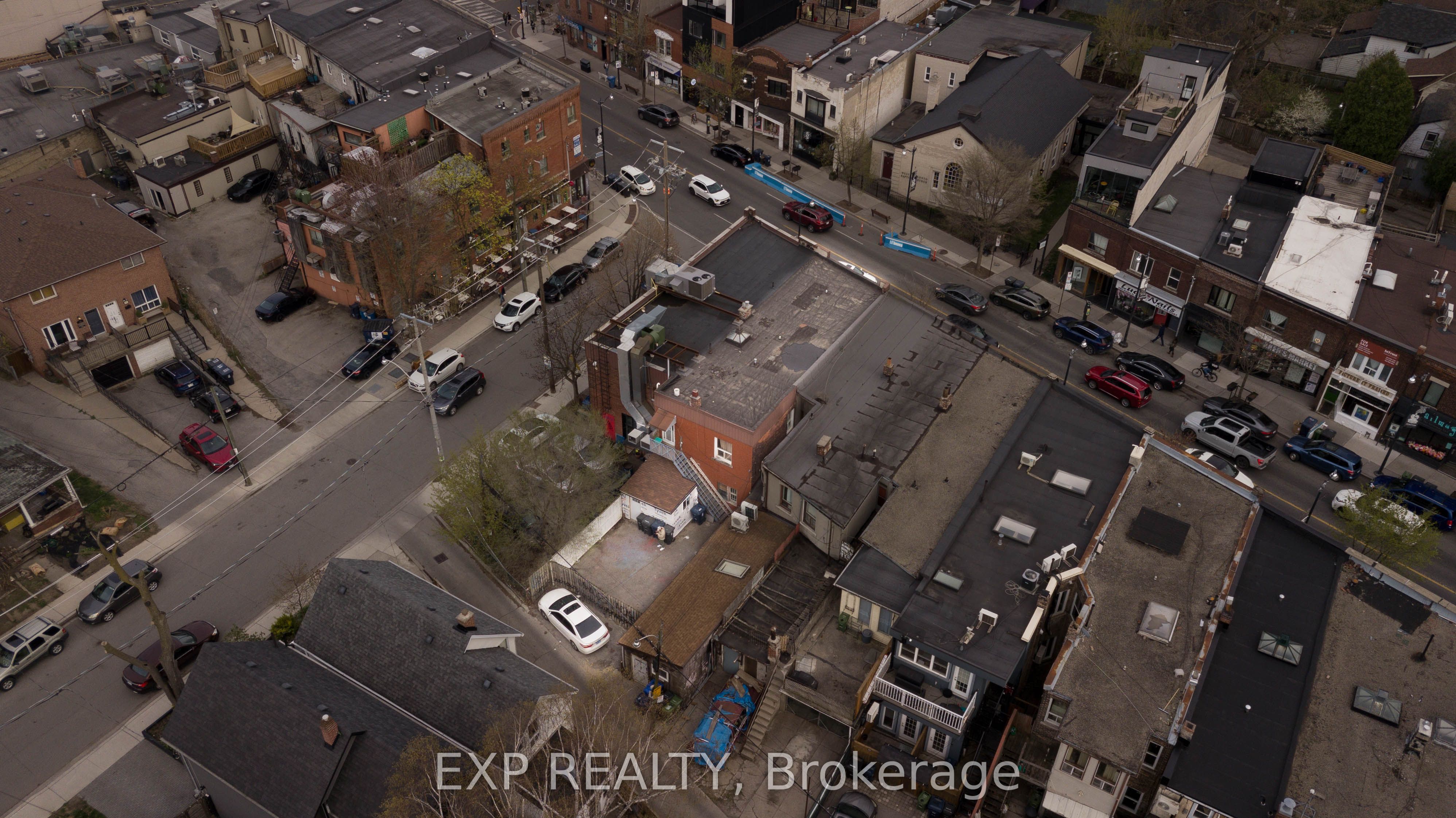 3052 Dundas Street W