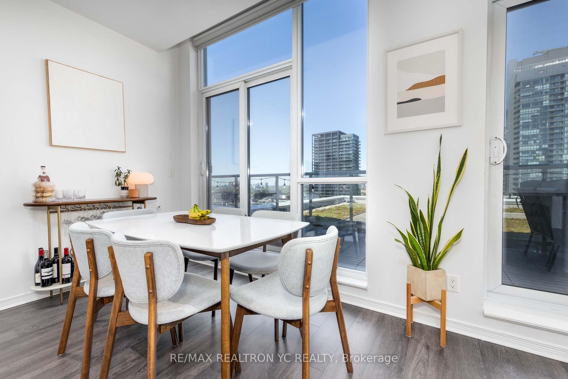 2 Bedrooms Condo at 352 Front, Toronto For sale