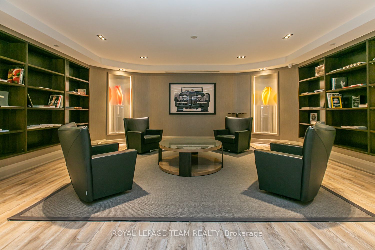 111 Champagne Avenue S, #906
