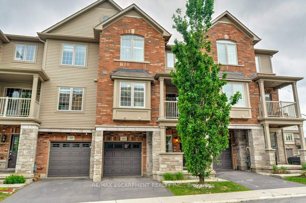2 Bedrooms Condo at 257 Parkside, Hamilton For sale