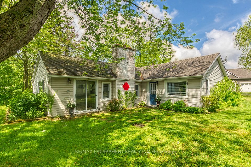 2593 North Shore