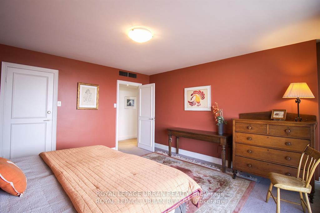 3 Bedrooms Co-op at 20 Avoca, Toronto For sale