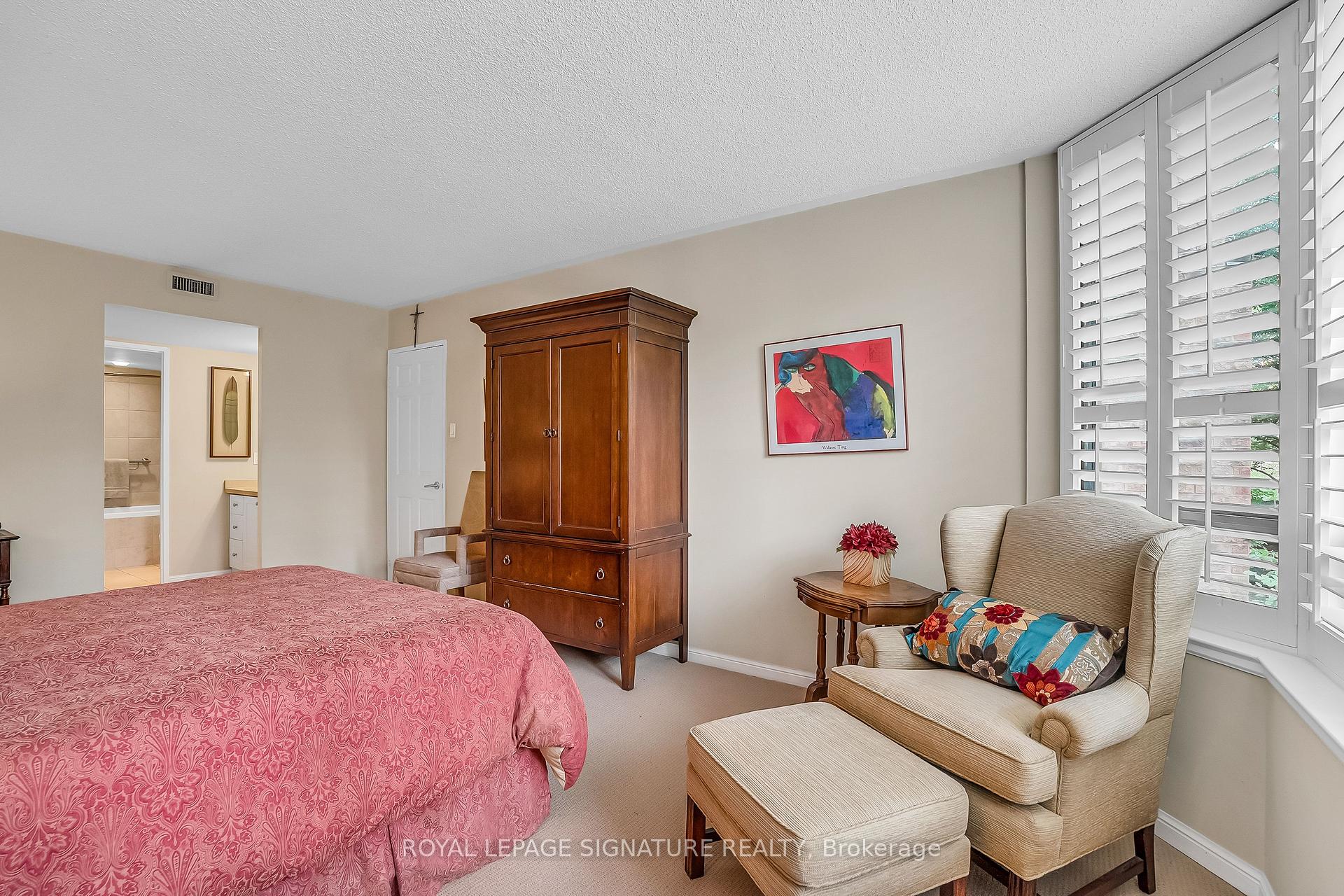 2 Bedrooms Condo at 245 The Donway, Toronto For sale