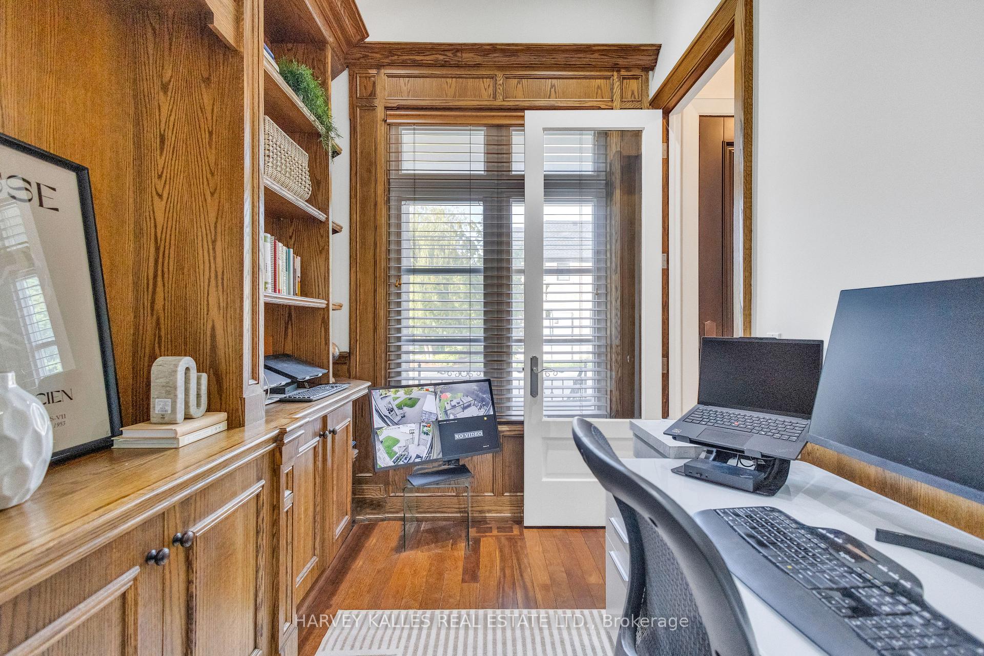 10 Easton Road