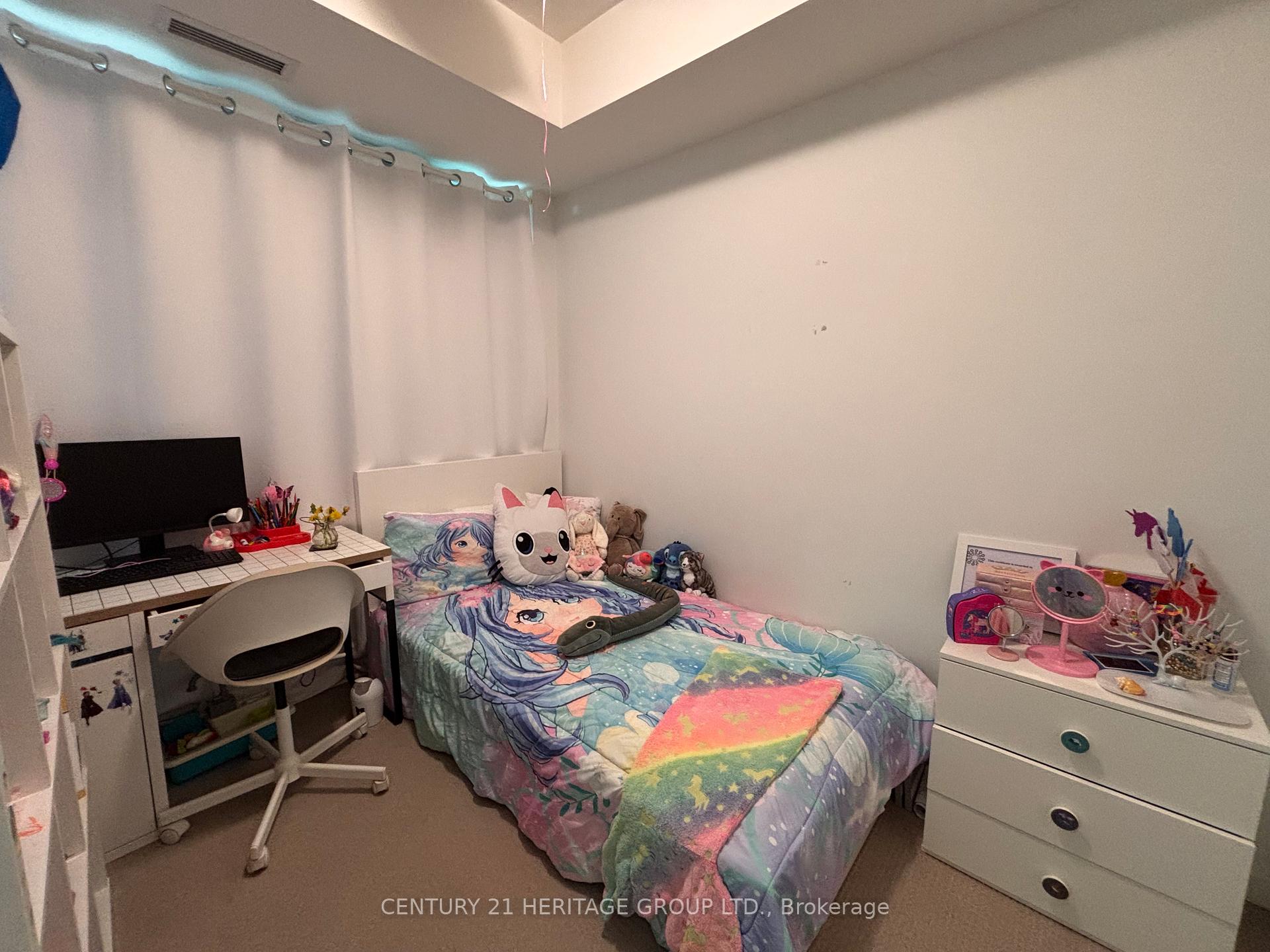 3 Bedrooms Condo at 9 Bogert, Toronto For sale