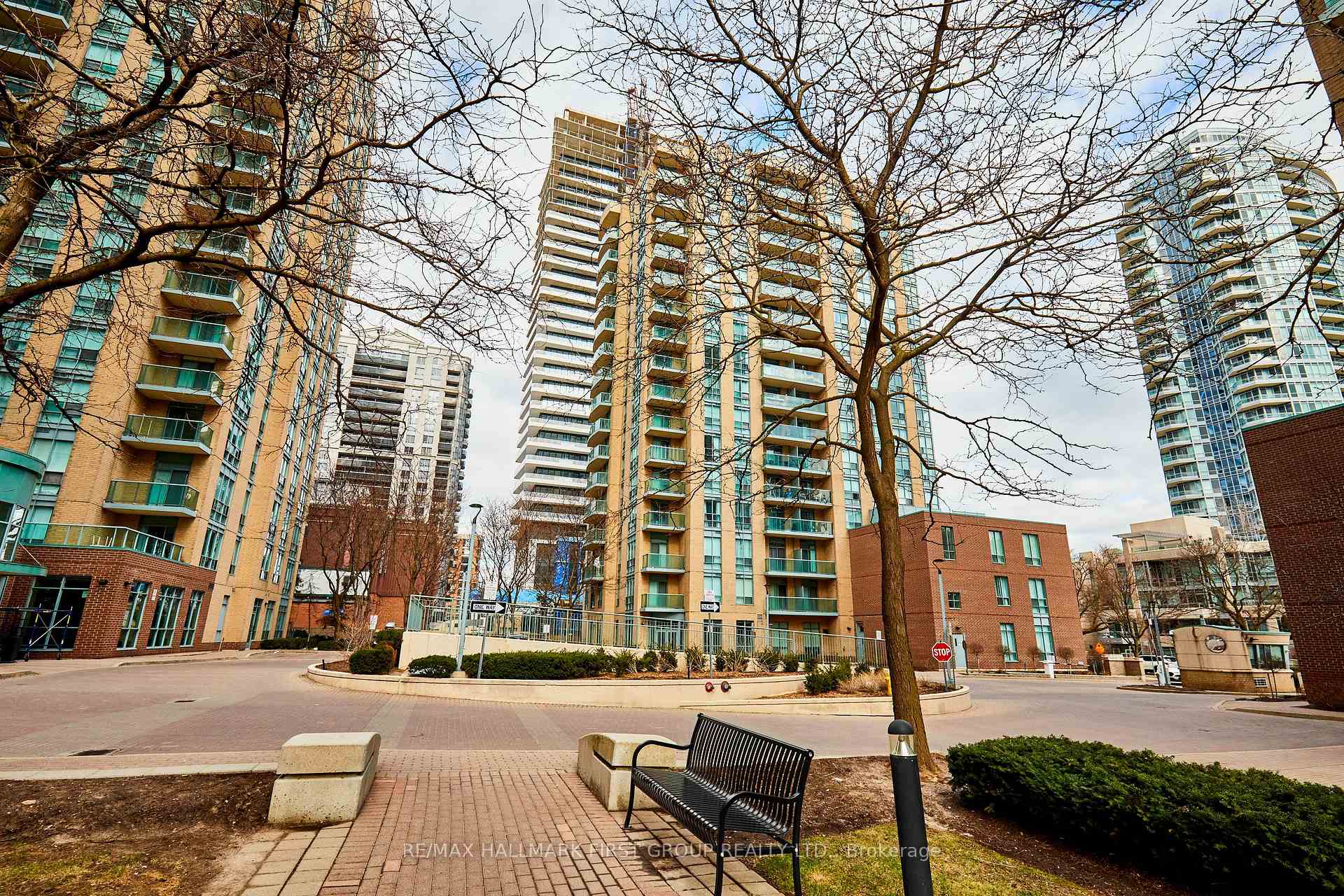 2 Bedrooms Condo at 28 Olive, Toronto For sale
