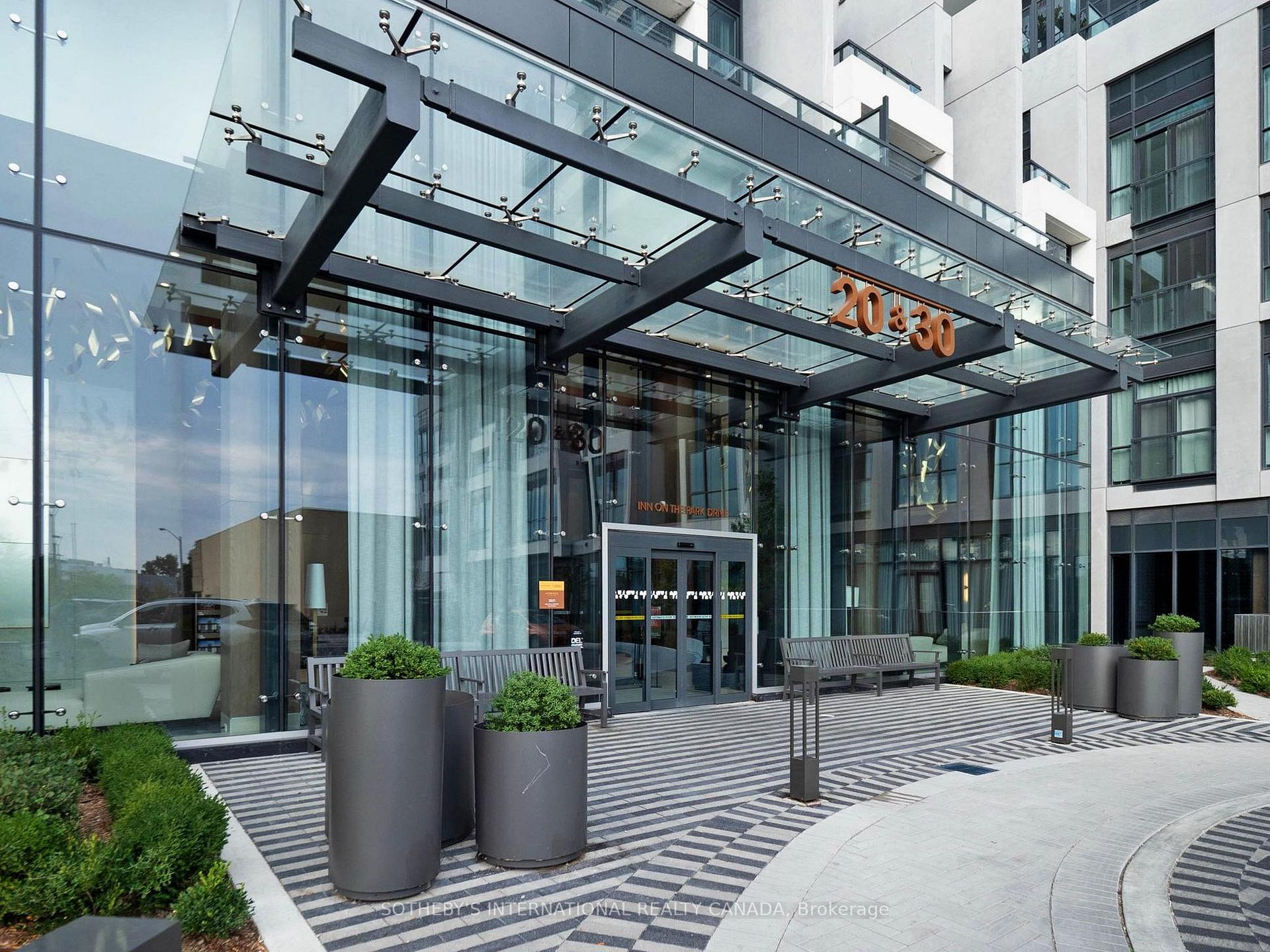 3 Bedrooms Condo at 30 Inn On the Park, Toronto For sale