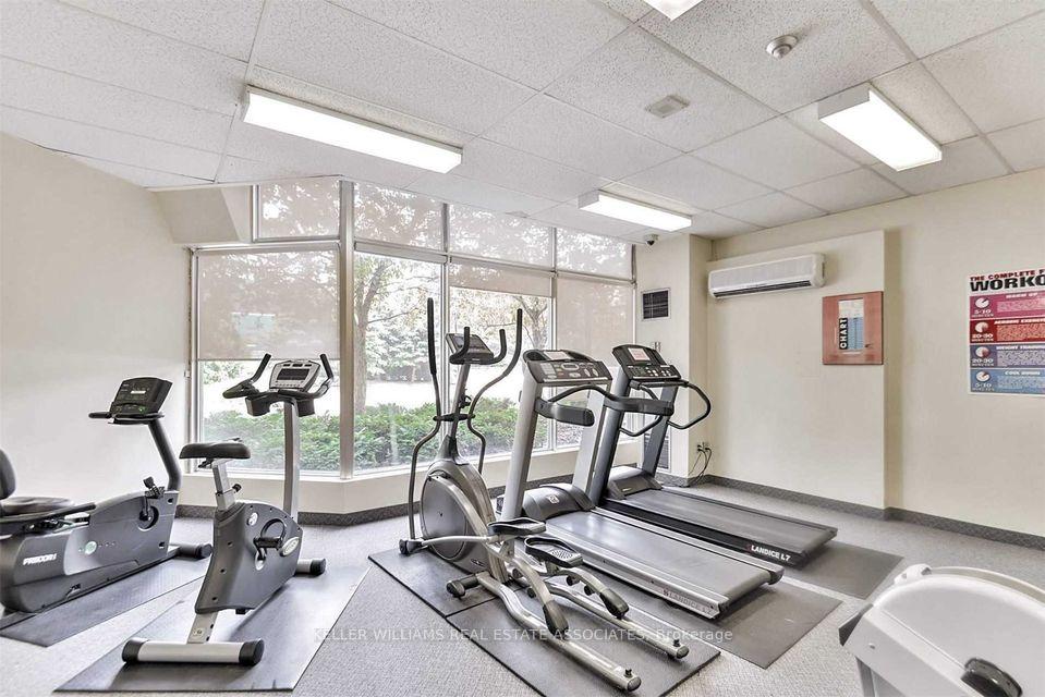 2 Bedrooms Condo at 50 Kingsbridge Garden, Mississauga For sale