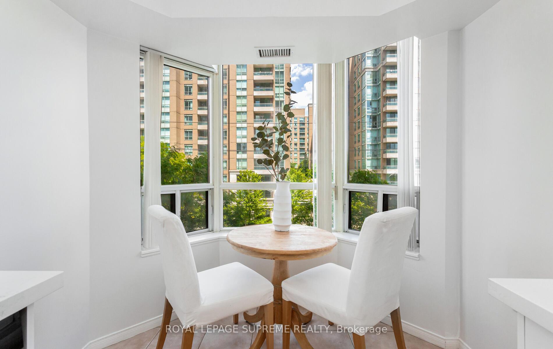 2 Bedrooms Condo at 35 Finch, Toronto For sale