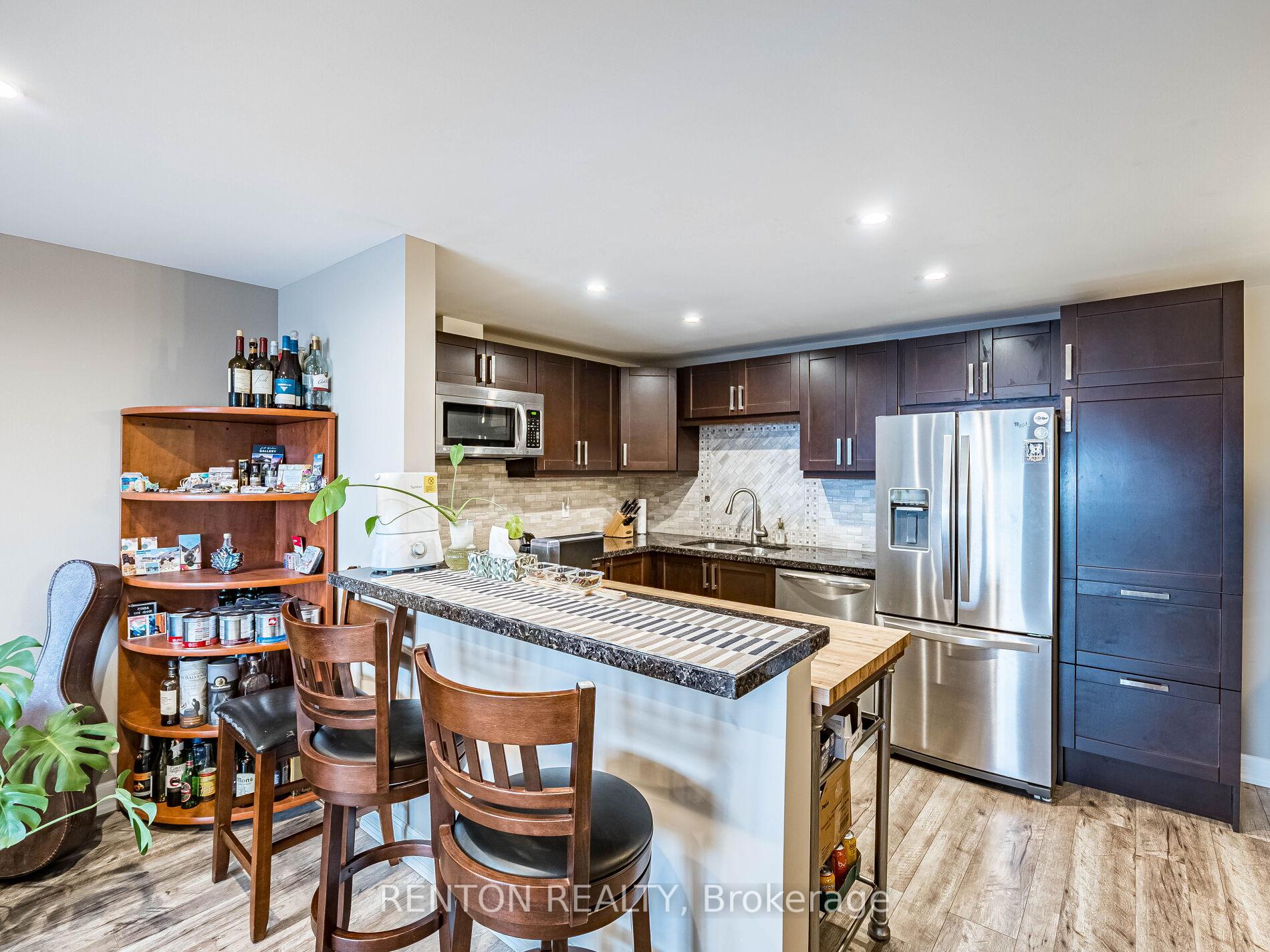 2 Bedrooms Condo at 6720 Glen Erin,  Mississauga For sale