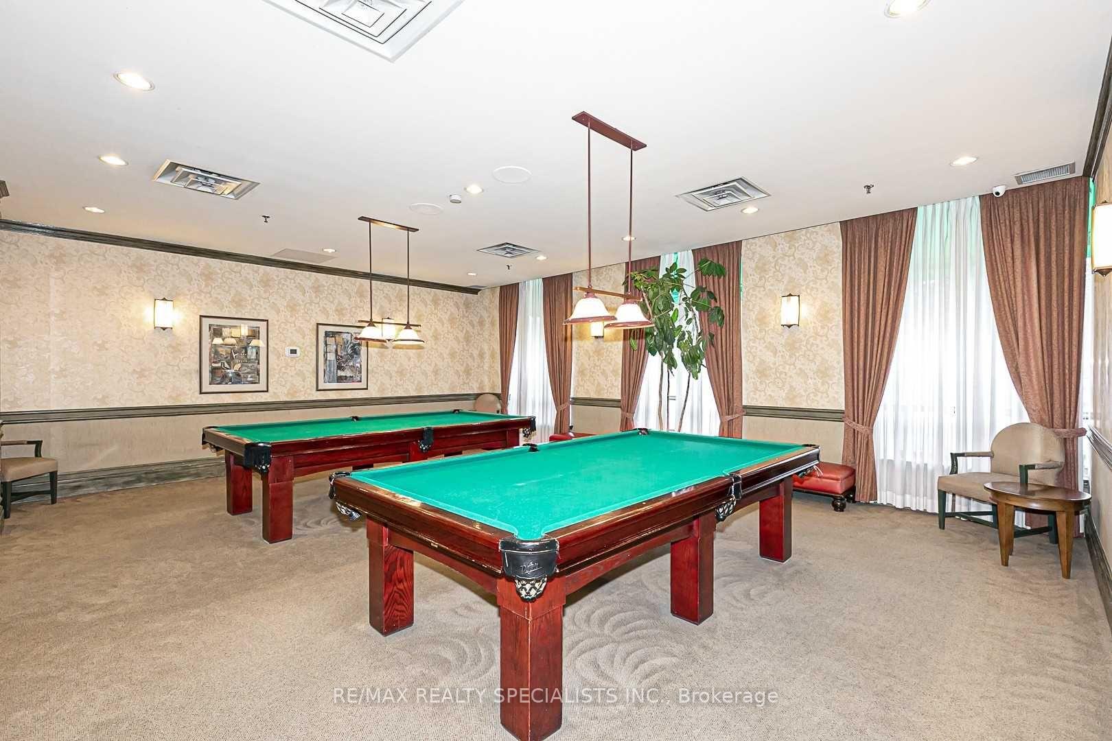 3 Bedrooms Condo at 168 Bonis, Toronto For sale