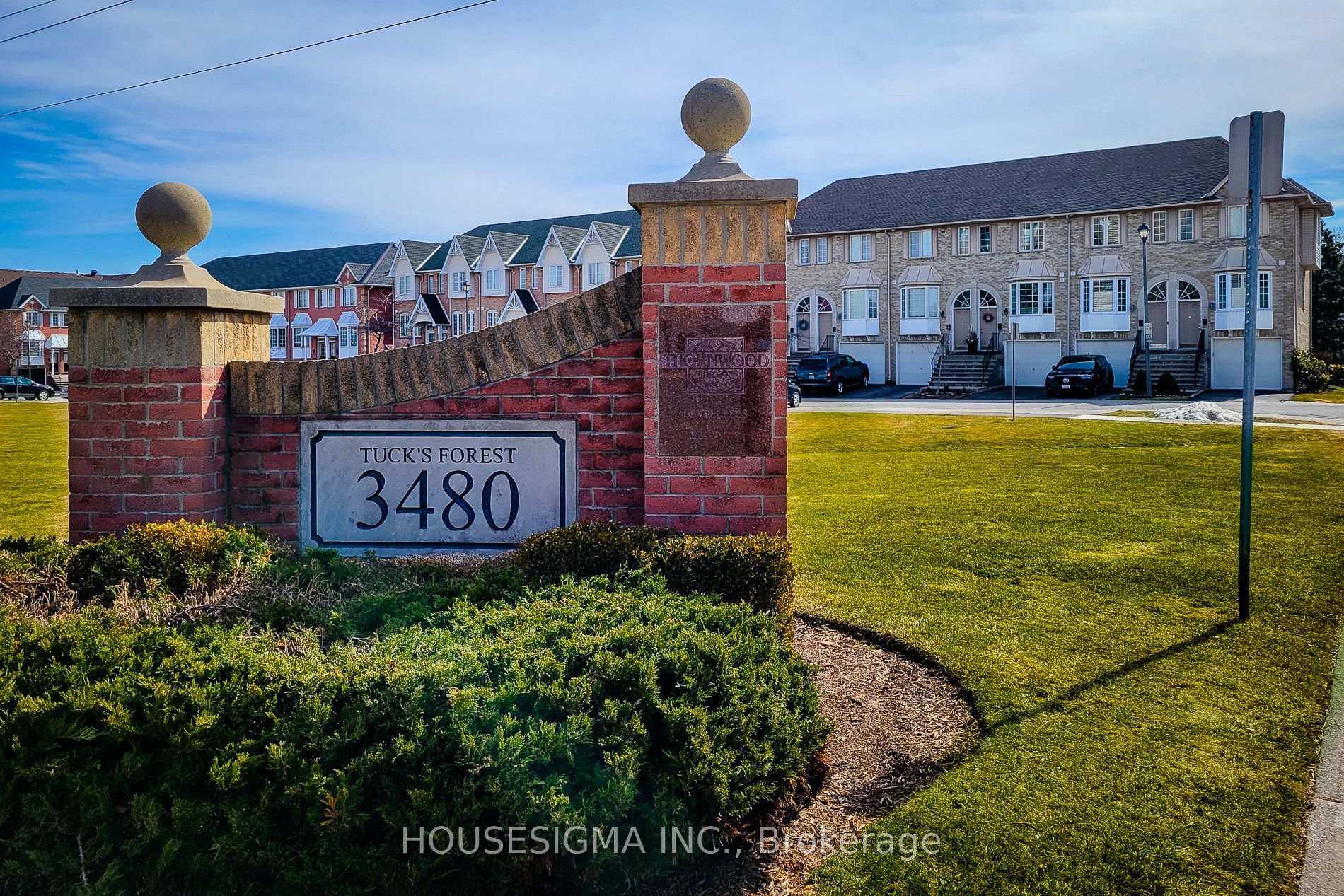 2 Bedrooms Condo at 3480 Upper Middle, Burlington For sale