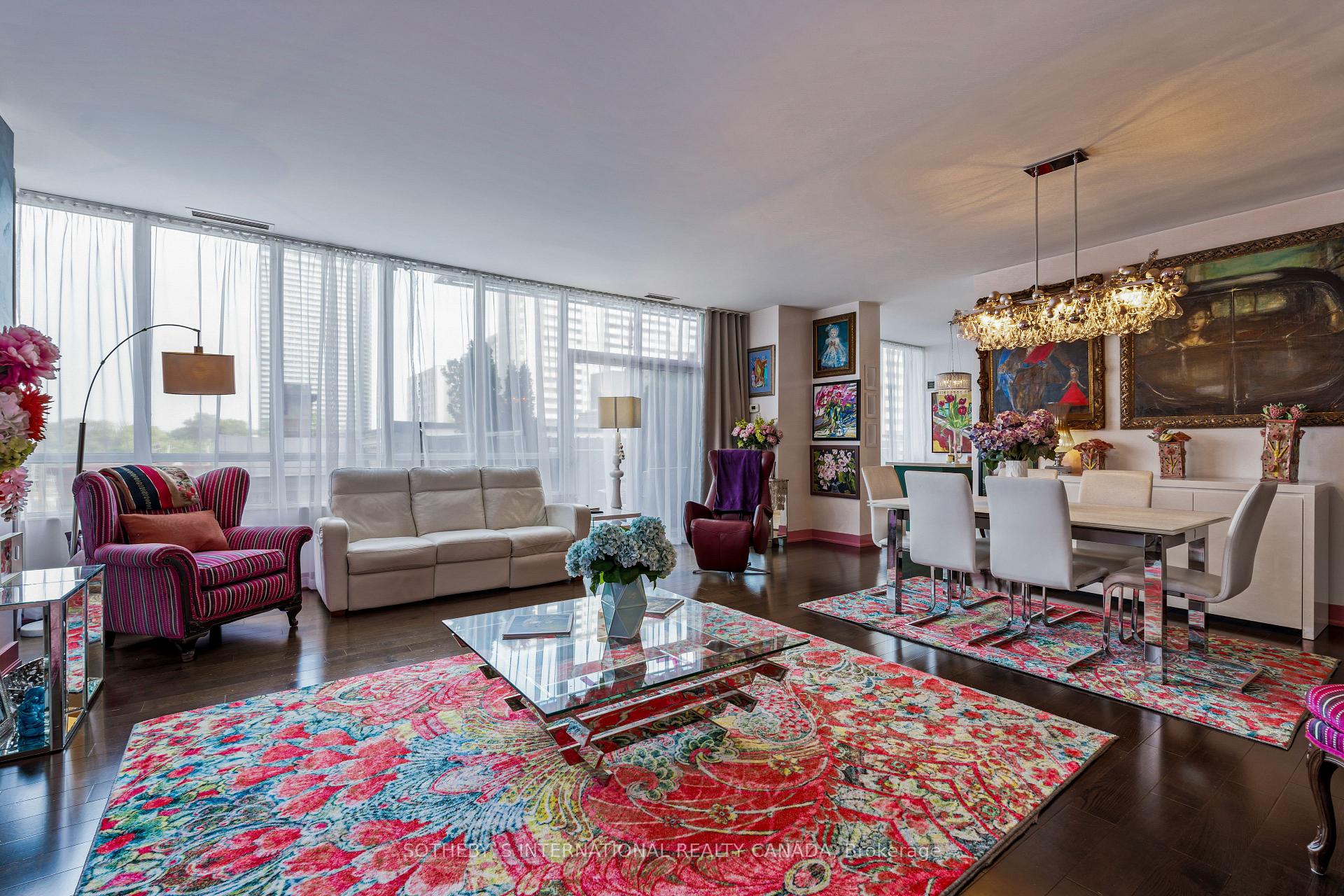 2 Bedrooms Condo at 28 Linden,  Toronto For sale